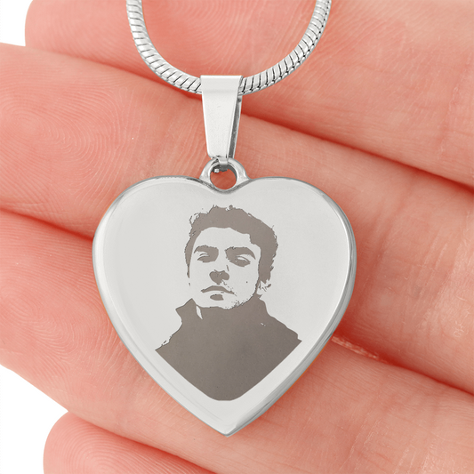 Collana con cuore inciso Luigi Mangione